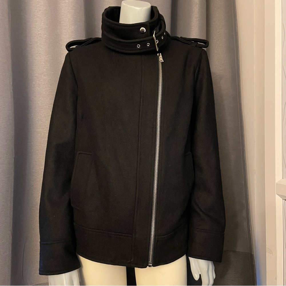Like new Forever 21 motorcycle style influenced jacket with nice details. Size L